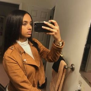 Meet your Posher, Kayla